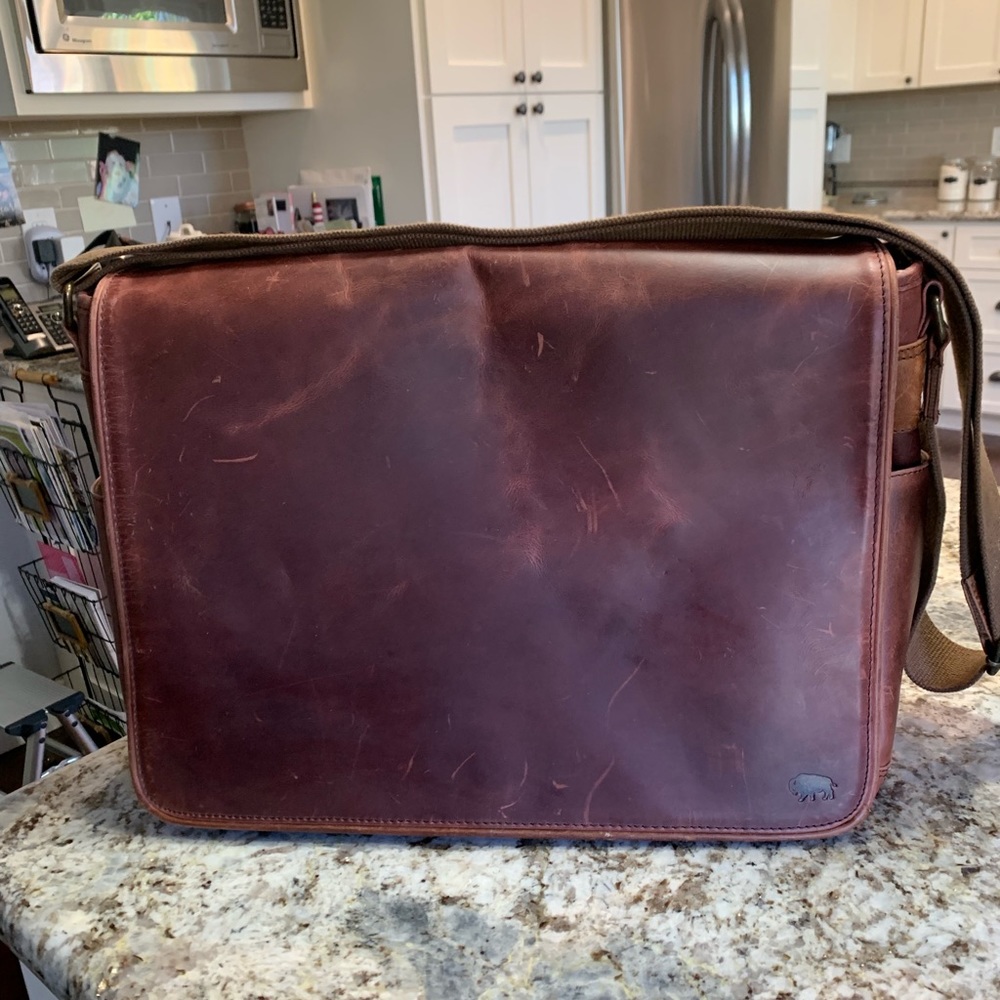 Buffalo Jackson Leather Messenger Bag